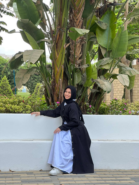 The basic linen dress ( in black )