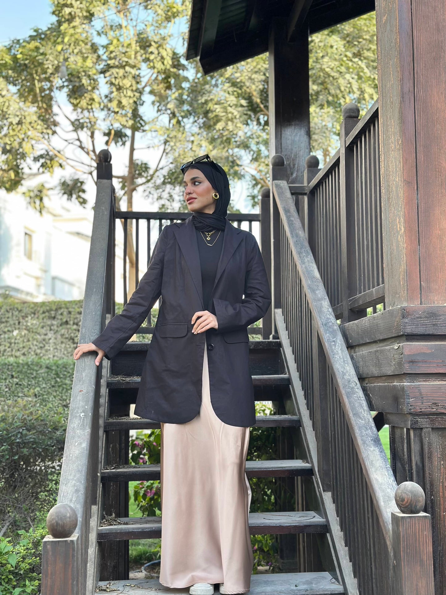The Linen blazer ( in black )