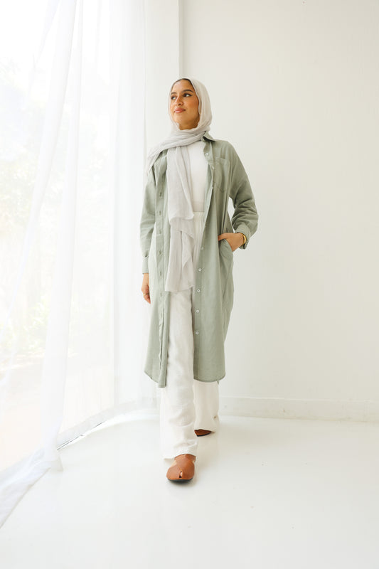 The linen cotton shirt in (olive)