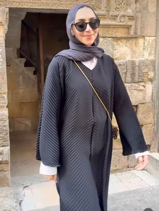 Flowy pleated Abaya