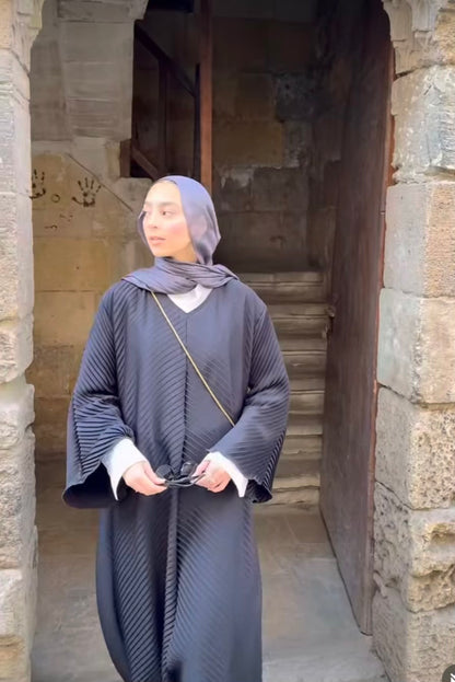 Flowy pleated Abaya